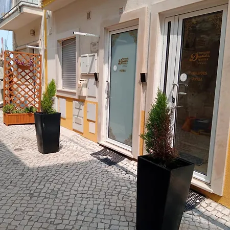 Ferhousedreams-praia ナザレ